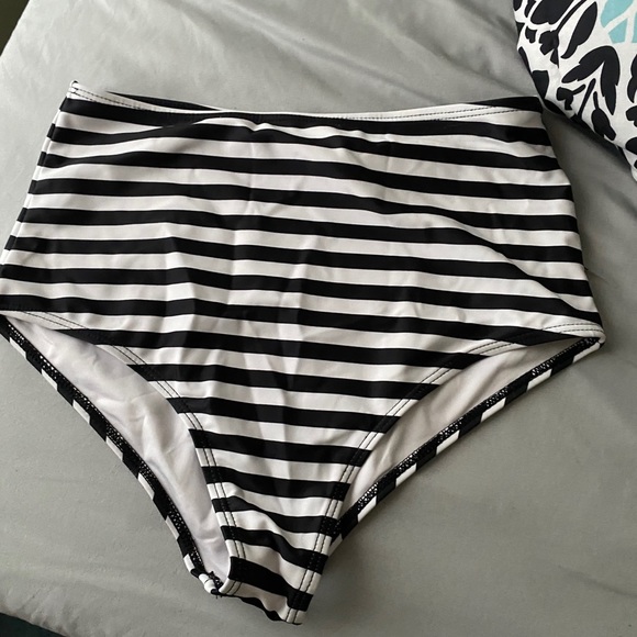 Multiple items - Picture 15 of 16